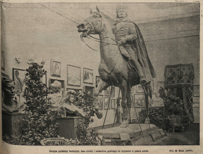 Art exhibition in the Art Palace in Stryiskyi Park