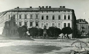 Просп. Шевченка – колишній пам'ятник Олександрові Фредру