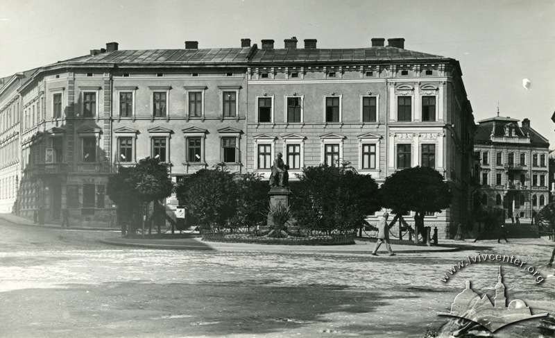 Prosp. Shevchenka – former monument to Aleksander Fredro