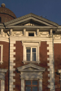 Вул. Валова, 14. Завершення пристінку на бічному фасаді