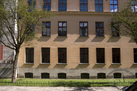 Вул. Свєнціцького, 17. Фрагмент фасаду з боку вул. Мушака
