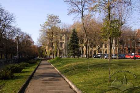Вул. Бандери, 14. Вигляд з території головного корпусу Львівської політехніки