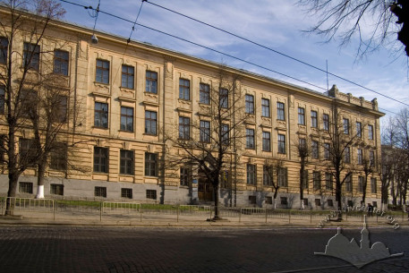 Вул. Бандери, 14. Головний фасад будинку