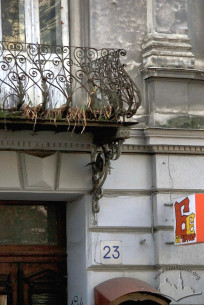Vul. Bandery, 23. A part of the principal facade
