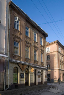 Vul. Krakivska, 11. View of the main facade