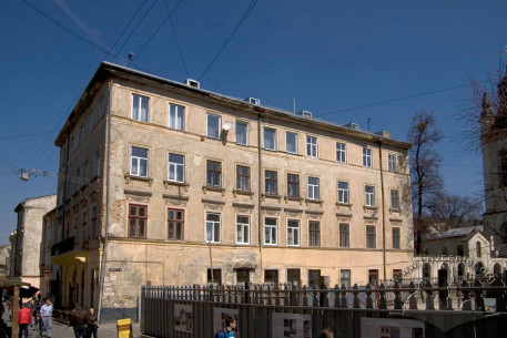 Vul. Krakivska, 14. A view of the building's lateral facade