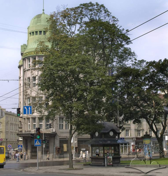 Prosp. Svobody – former monument to Stalin Constitution (does not exist)