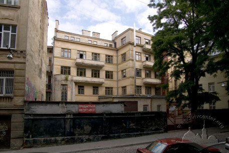 Вул. Мулярська, 2а. Тильний фасад будинку (вигляд з вул. Підмурної)