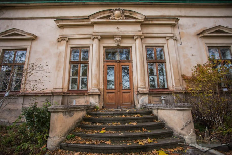 Вул. Кобилянської, 1. Головний вхід