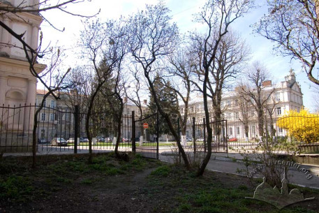 Вул. Чернігівська, 7. Загальний вигляд будинку з північного сходу