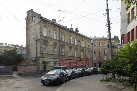 Вул. Франка, 39. Вигляд з вулиці Костомарова