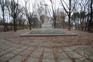 Vul. Zolota – monument to Teofil Wisniowski and Josef Kapuscinski