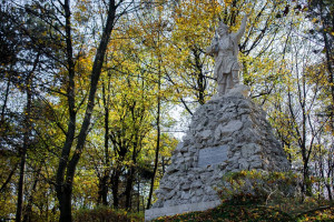 Територія Личаківського парку – пам'ятник Бартошу Ґловацькому