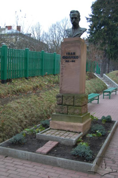 Vul. Ivana Franka – Bust to Ivan Franko