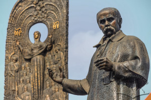Prosp. Svobody – monument to Taras Shevchenko