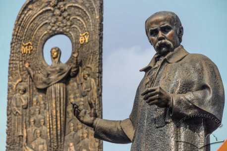 Part of Taras Shevchenko monument on prosp. Svobody