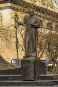 Taras Shevchenko monument on prosp. Svobody. On the background, the former Jesuit church building