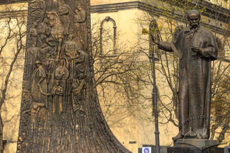 Taras Shevchenko statue and a fragment of the "Wave of National Rebirth"