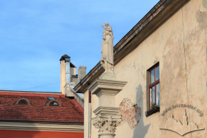 Vul. Virmenska, 7 – St. Christopher column
