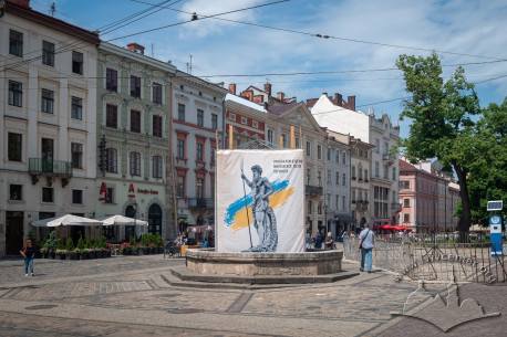 Фонтан під захисними конструкціями