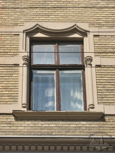Вул. Коперника, 30. Вікно 3-го поверху