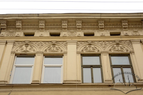 Vul. Kopernyka, 32. 3rd floor windows