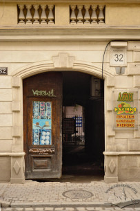 Vul. Kopernyka, 32. The main entrance