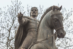Pl. Halytska – monument to King Danylo