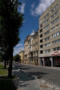 Просп. Свободи, вигляд з півдня. Будинки №№ 12, 10, 6-8
