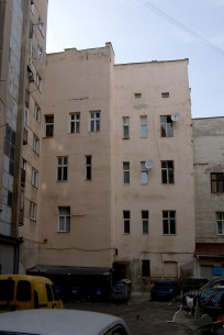 Просп. Свободи, 10. Вигляд будинку з внутрішнього двору