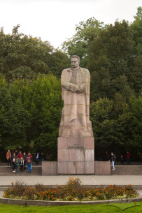 Вул. Університетська. Пам'ятник Іванові Франку