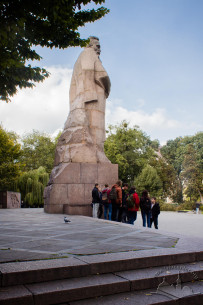 Вул. Університетська. Пам'ятник Іванові Франку