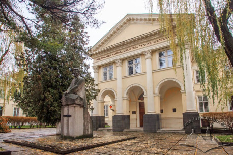 Vasyl Stefanyk monument. On the background, the library building