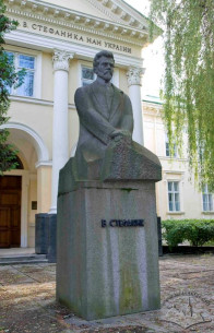 Vasyl Stefanyk monument. On the background, the library building