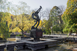 Vul. Pekarska – monument to Doctors who Died during World War II