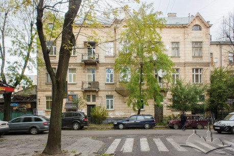 Вул. Левицького, 21-21а. Вигляд з вулиці Конопницької