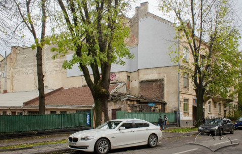 Вул. Левицького, 21-21а.
