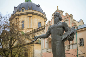 Vul. Pidvalna – monument to Ivan Fedorov