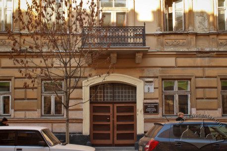 Вул. Пекарська, 9. Головний вхід