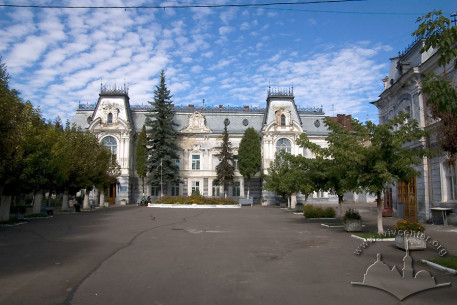 Вул. Пекарська, 19. Подвір'я перед колишнім палацом