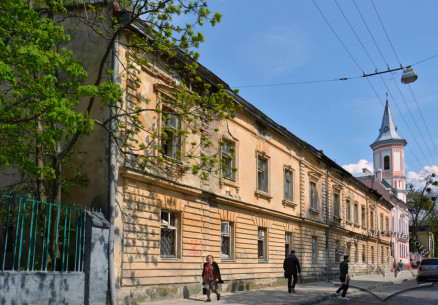 Vul. Pekarska, 57. A view of the former seminarium from the east