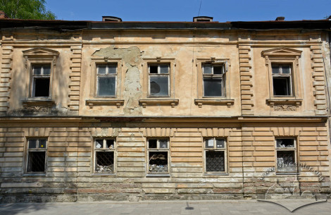 Vul. Pekarska, 57. Principal facade. A fragment