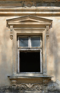 Vul. Pekarska, 57. An example of a 2nd floor window