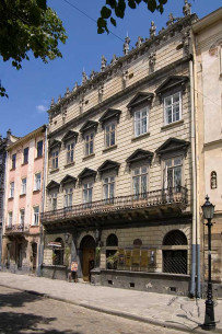Pl. Rynok, 6. View of the main facade