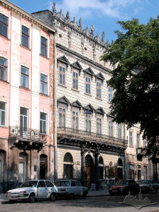 Pl. Rynok, 6. View at the main facade