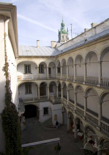 Pl. Rynok, 6. View of the "Italian" courtyard