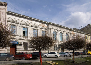 Просп. Шевченка, 13 – Обласна бібліотека (колишнє Міське казино)