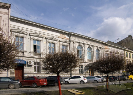 Просп. Шевченка, 13. Головний фасад, вигляд з північного заходу