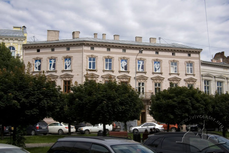 Просп. Шевченка, 11. Вигляд будинку із заходу