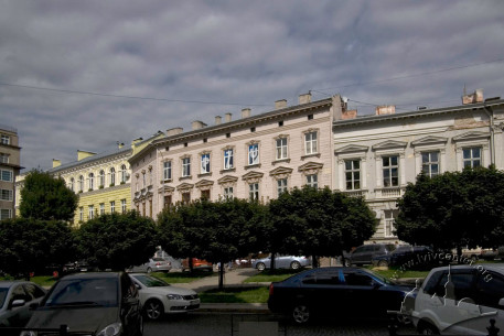 Просп. Шевченка, 11. Вигляд будинку в оточуючій забудові